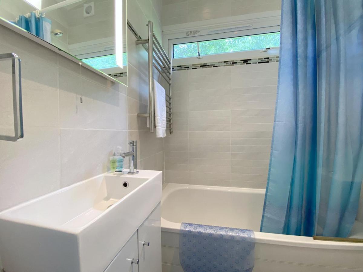 Pass The Keys Gower Beach Staycation Caswell Bay - Sleeps 4 Swansea Extérieur photo